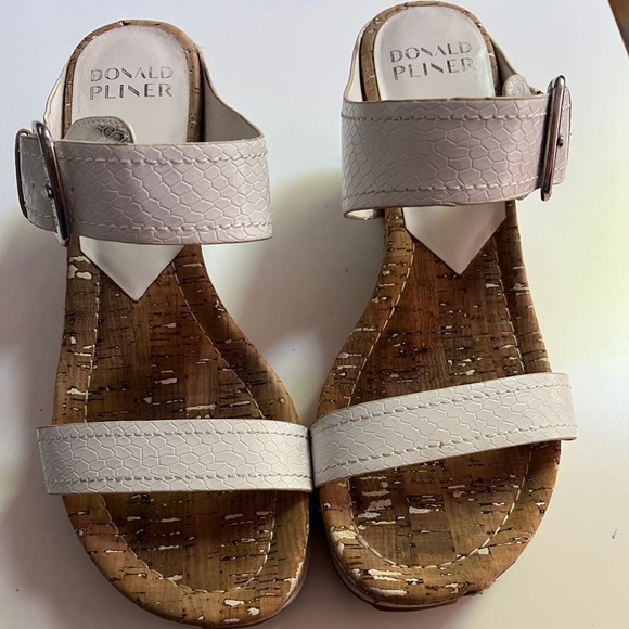 Donald Plinar white sandals size 10 - Picture 3 of 3